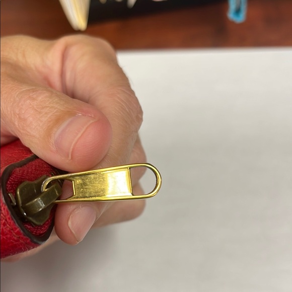 Gucci Red Leather Zip Wallet with Logo - Picture 4 of 13